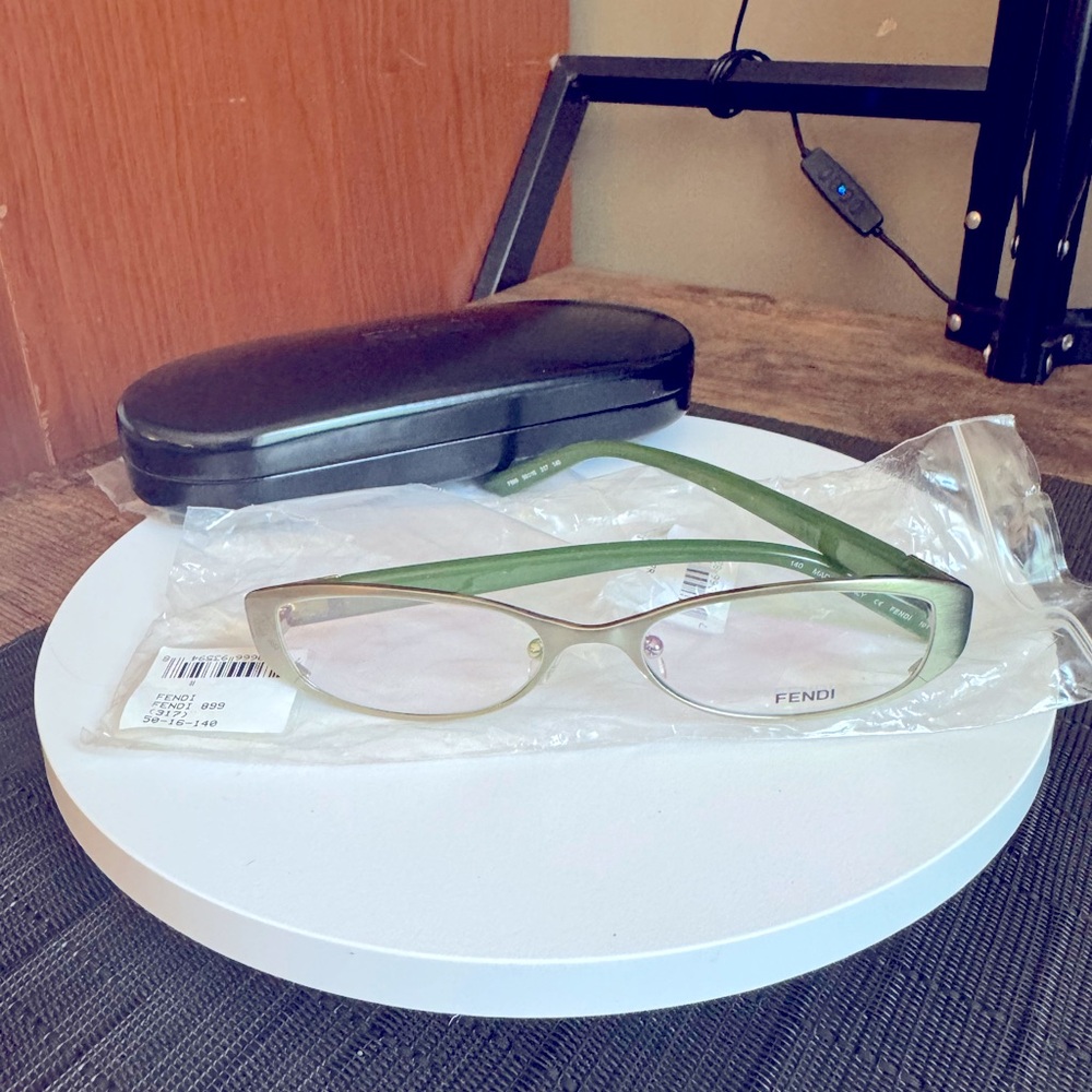 🎁🎁GIFTABLE🎁🎁 - NIB Authentic Fendi “Readers” (Reading Glasses)- 0 Power/You Fill